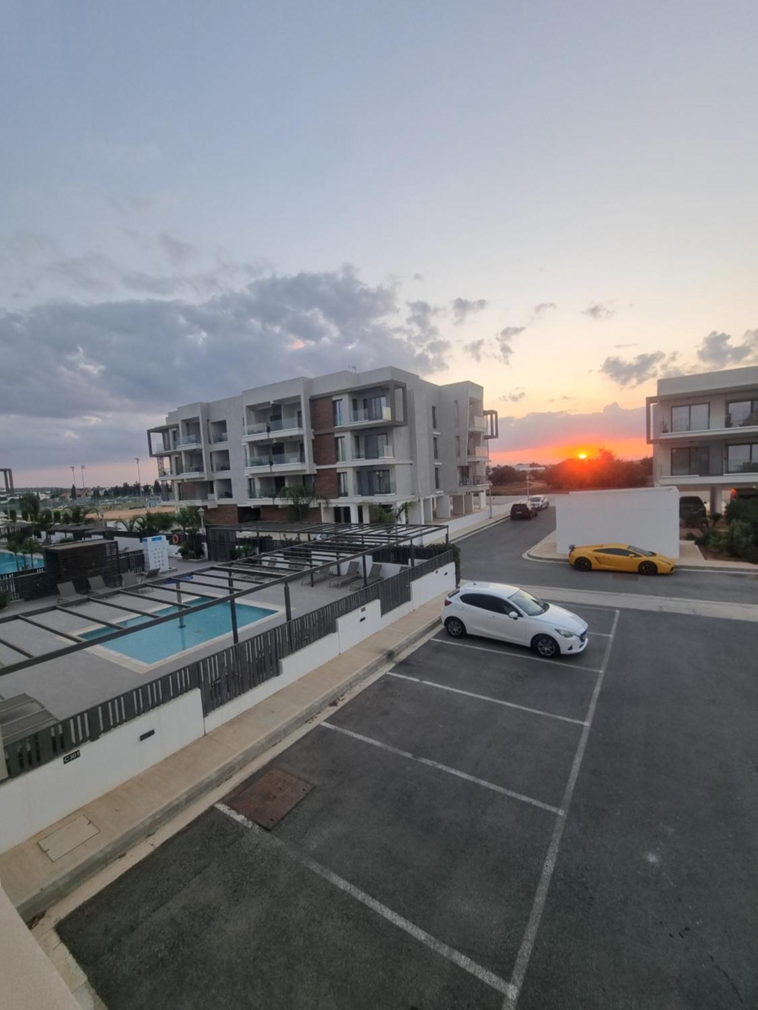 Cosmos Residence Paralimni Buitenkant foto