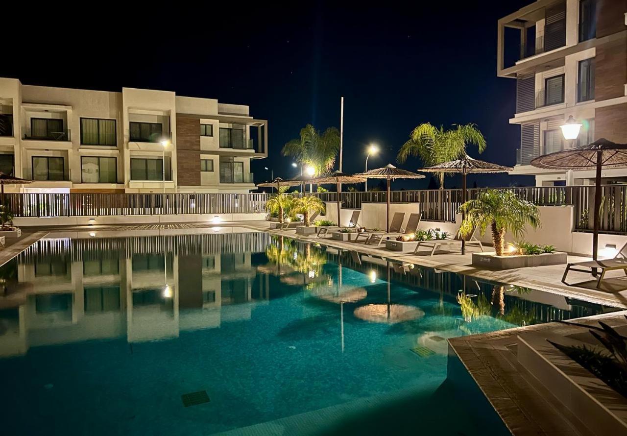 Cosmos Residence Paralimni Buitenkant foto